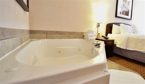 hotels with private jacuzzi in room minneapolis|hotels downtown minneapolis with jacuzzis.